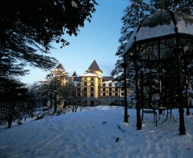 Wildflower-Hall,-Mashobra,-Shimla